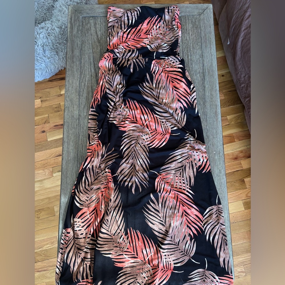 Elegant Strapless Dress with Coral and Tan Leaf Pattern - Picture 2 of 3